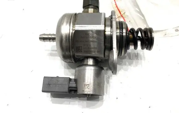 Audi A4 S4 B8 8K Fuel injection high pressure pump 06H127025K