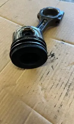 Hyundai Santa Fe Piston with connecting rod