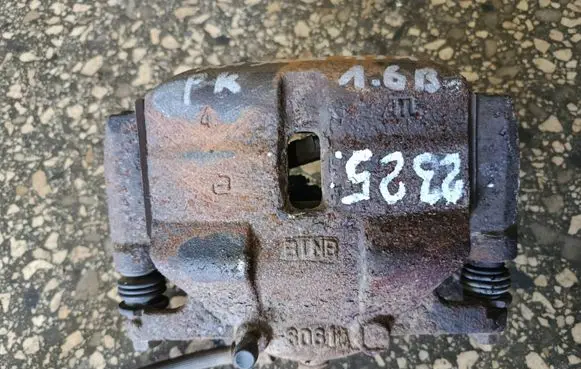 Nissan Qashqai Front brake caliper 