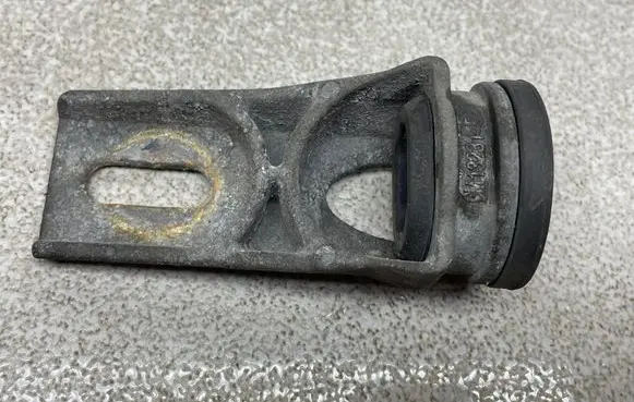 Opel Meriva A Radiator mount bracket 13231452