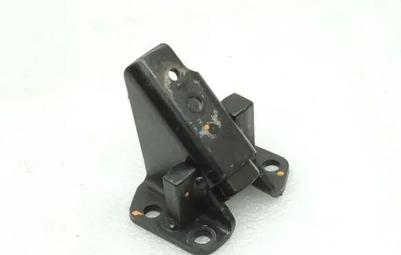 Mitsubishi Pajero Engine mounting bracket ME203411