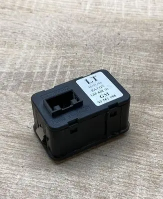 Opel Zafira A Electric window control switch 90561088 13363201