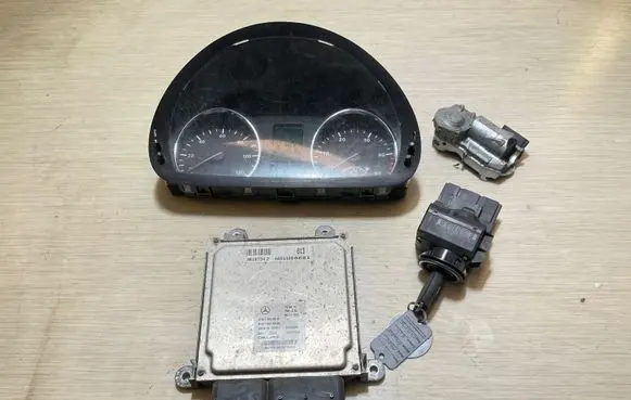 Mercedes-Benz Sprinter W906 Engine control unit/module A6519000601 28277619 A6519019400