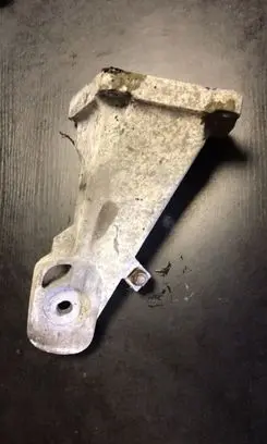 BMW 5 E60 E61 Engine mounting bracket 6763218