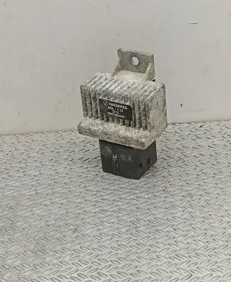 Nissan X-Trail T31 Glow plug pre-heat relay 9640469680 BDL712