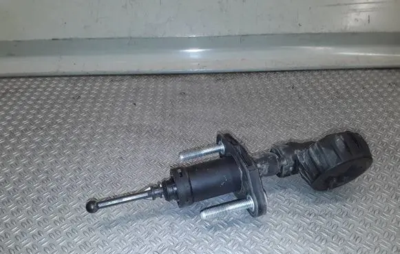 Opel Astra J Clutch master cylinder