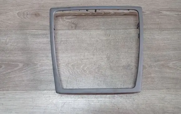 Volvo V70 Radio/GPS head unit trim 30672110