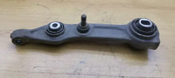 Mercedes-Benz CLS C219 Front lower control arm/wishbone A2193330014
