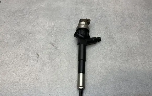 Fuel injector