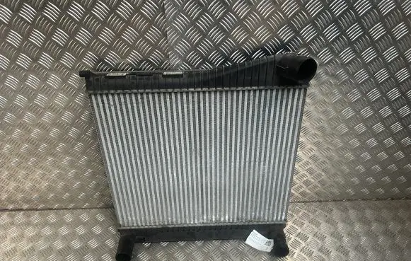 Land Rover Discovery 4 - LR4 Intercooler radiator AH329L440AB AH328T000CJ