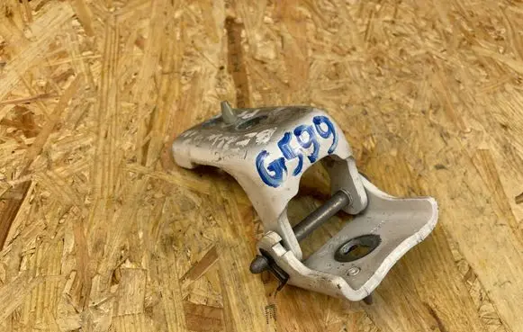 Citroen Berlingo Front door lower hinge 