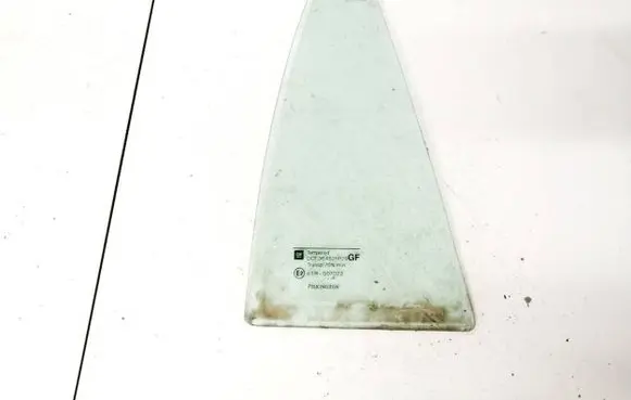 Opel Astra G Rear vent window glass e243r007022 e243r-007022