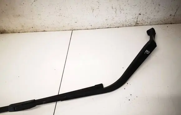 Mitsubishi Outlander Front wiper blade arm 