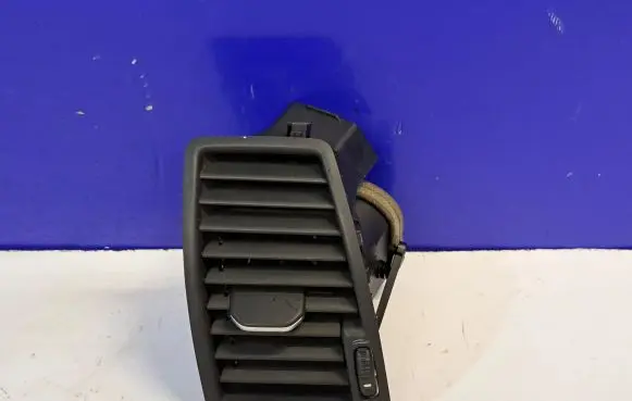 Volvo XC90 Dashboard air vent grill cover trim 3409398