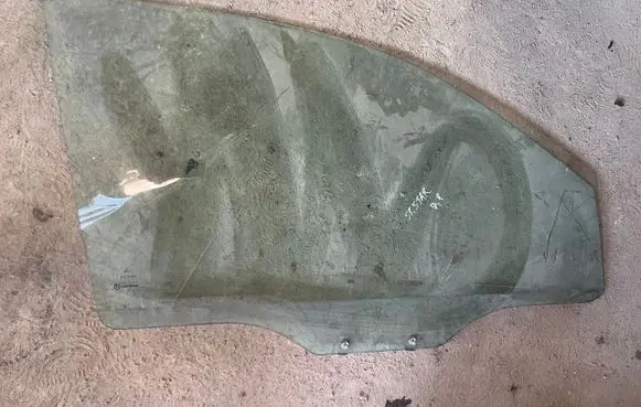 Mitsubishi Space Star Front door window glass four-door