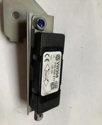 Volkswagen Touran I Antenna control unit 1T0035577