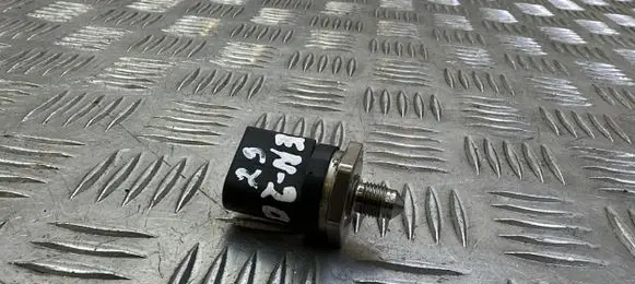 Audi A5 8T 8F Fuel pressure sensor 06J906051B