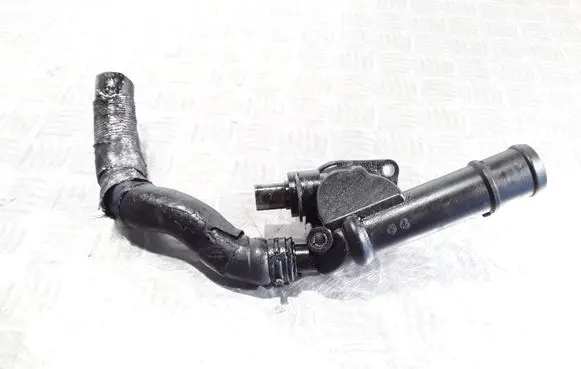 Volkswagen PASSAT B6 Engine coolant pipe/hose 03G121132B