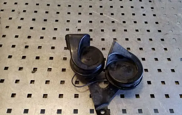 Peugeot 3008 I Horn signal 703881157 9657476680