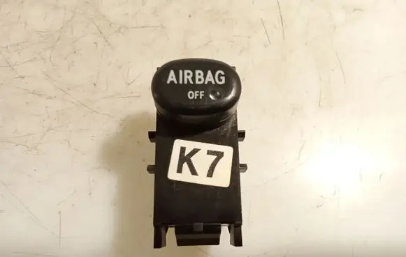 Passenger airbag on/off switch