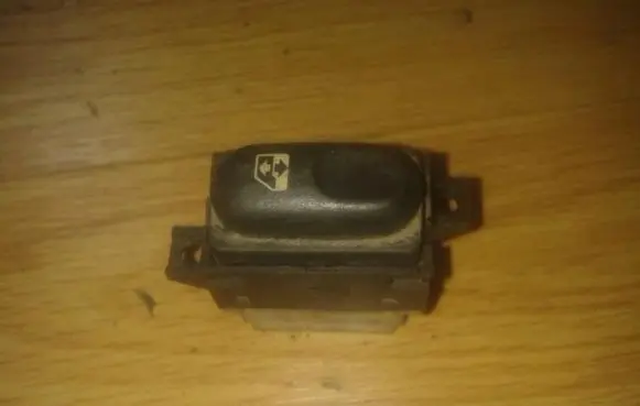 Renault Laguna I Electric window control switch 047