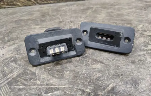 Volkswagen Caddy Sliding door contact joint 2K5907496 2K5907438