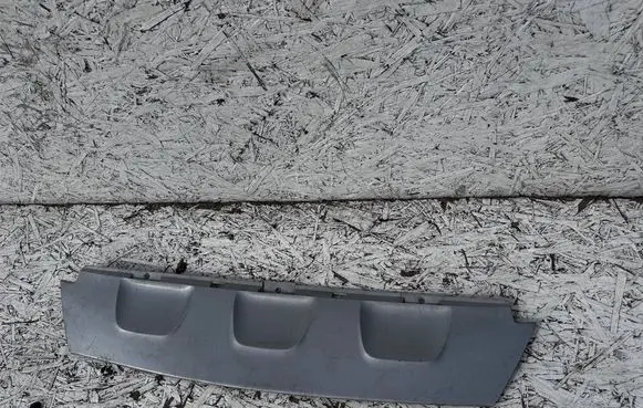 Front bumper lip