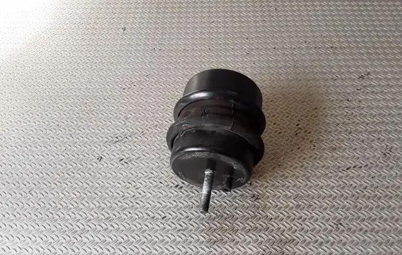 Volkswagen Phaeton Engine mount bracket