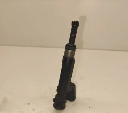Nissan Juke I F15 Fuel injector