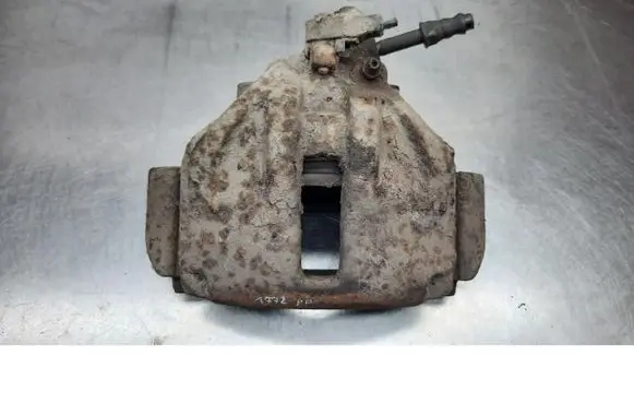 Volkswagen PASSAT B5 Front brake caliper
