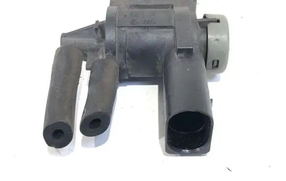 Audi A4 S4 B8 8K Fuel pressure regulator 1K0906283A