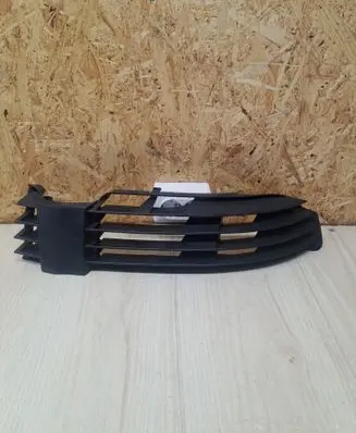 Volkswagen PASSAT B5.5 Front bumper lower grill 3B0853666H