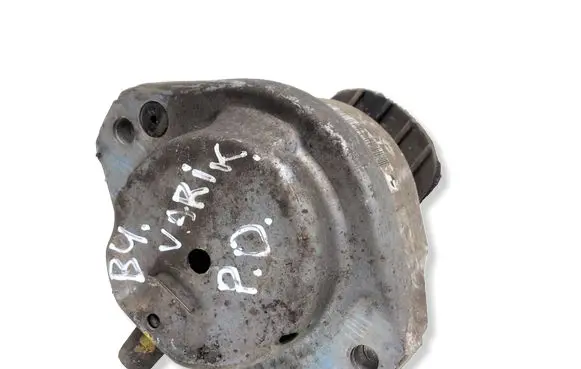 BMW 5 E60 E61 Engine mount bracket 6775028
