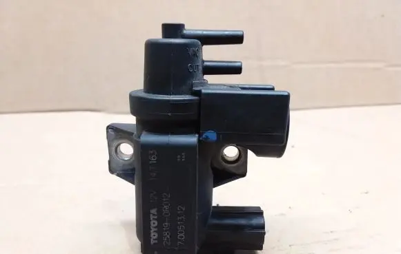 Toyota RAV 4 (XA40) Vacuum valve 258190R012