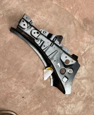 Volkswagen Polo VI Rear glass lock/latch 10A810135