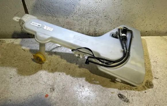 Jeep Grand Cherokee WL Windshield washer fluid reservoir/tank 68377067AB