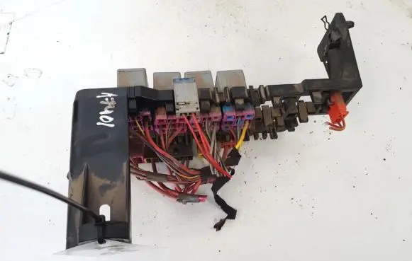 Volkswagen PASSAT B5.5 Fuse box set 8d1937545