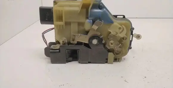 Audi A6 S6 C5 4B Front door lock PA6630FV