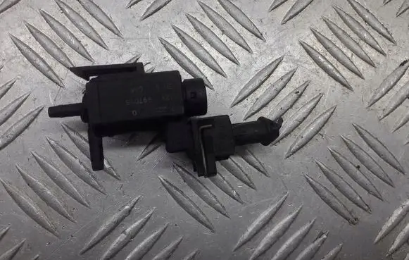 Volvo S80 Valve vacuum 1H0906627
