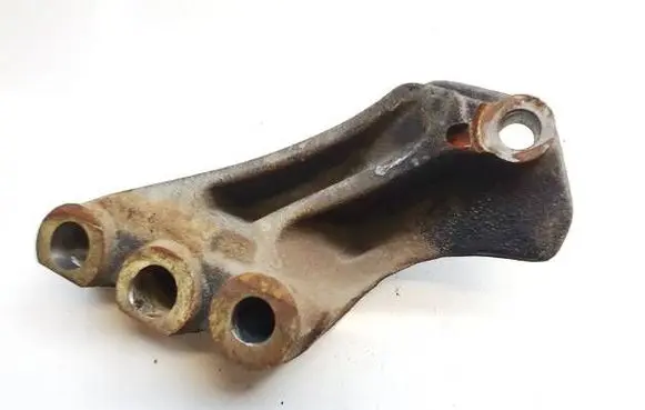 Honda FR-V Engine mounting bracket