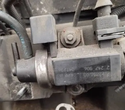 BMW X5 E53 Turbo solenoid valve 7229600 2247906