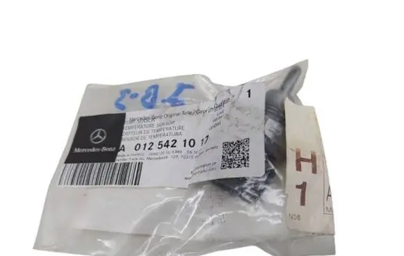 Mercedes-Benz SLR McLaren C199 Oil temperature sensor 0125421017