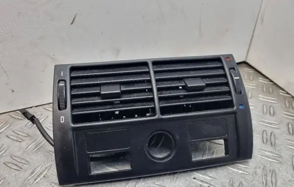 Rear air vent grill