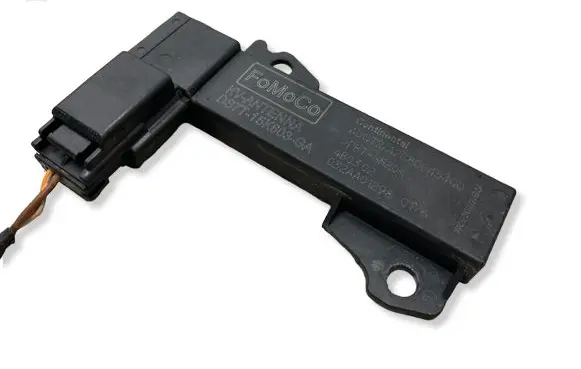 Ford Kuga II Aerial antenna amplifier DS7T15K603GA