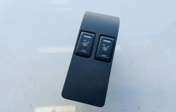 Nissan X-Trail T30 Seat heating switch 68486eq000