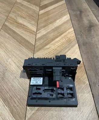 Mercedes-Benz E W211 Fuse module 2115457601 A040313635