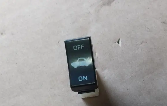 Tailgate opening switch