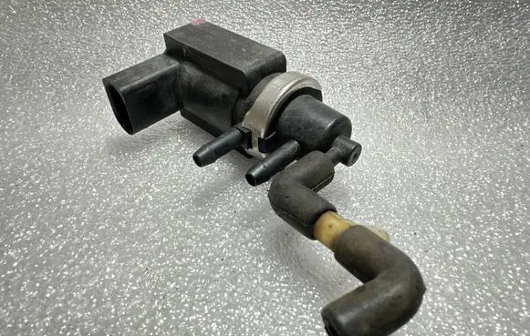 Audi A6 S6 C5 4B Turbo solenoid valve 059906627