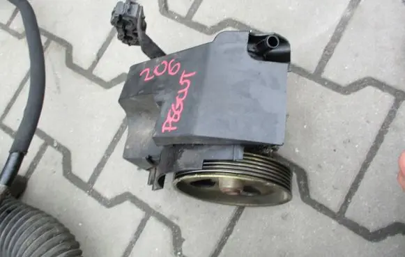Peugeot 208 Power steering pump PEUGEOT9637000980