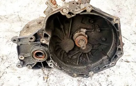 Manual 5 speed gearbox